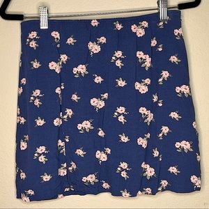 American Eagle Blue Floral Mini Skirt - M